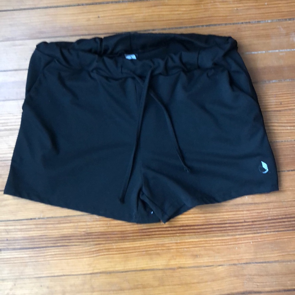 Women’s athletic shorts with pockets